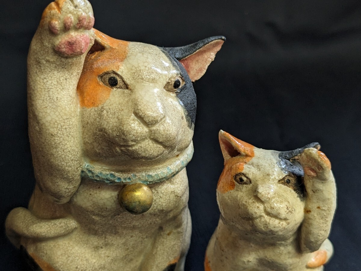 縁起物 陶器 置物 招き猫 2体 三毛猫 オブジェ 高さ約16cm 11cm_画像2