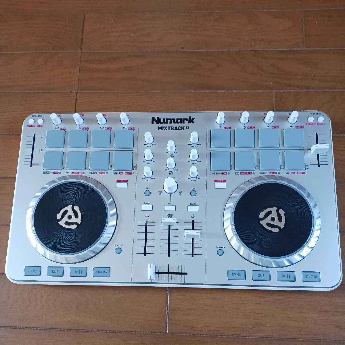 Numark Mixtrack DJ контроллер утиль 