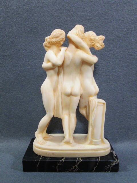 【SCULPTOR G.RUGGERI ルッジェーリ 裸婦 オブジェ 石の台座】G.R./イタリア製/樹脂製/置物/3人の女性のオブジェ_画像2