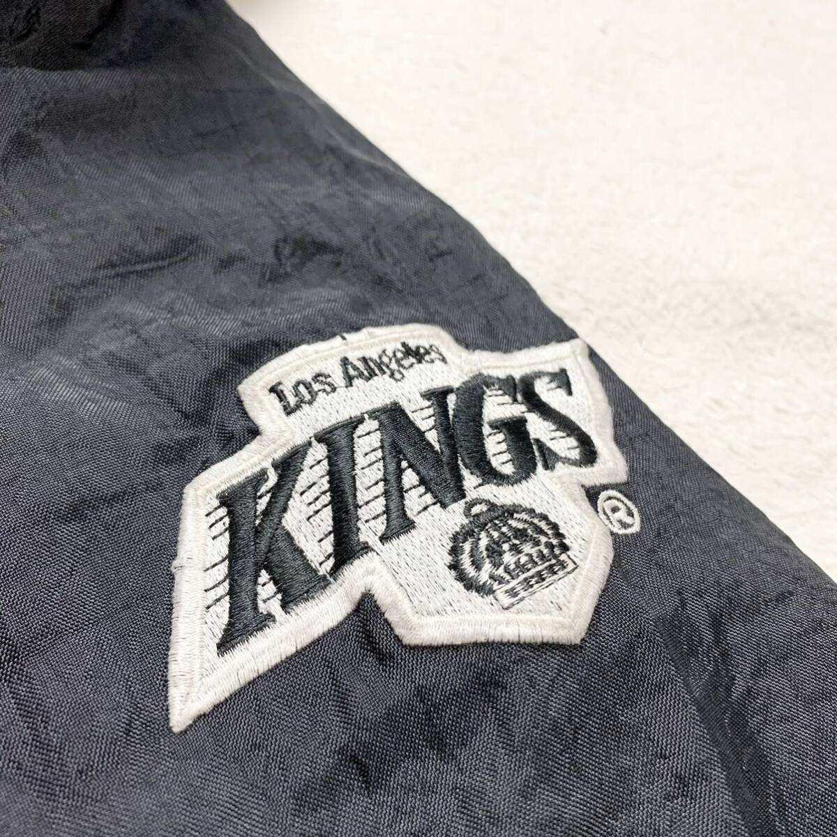 NHL 90s STARTER【漂う高級感】ロサンゼルス・キングス kings アノラックパーカー ナイロンジャケット ブルゾン ブラック M 当時物 1円の画像6