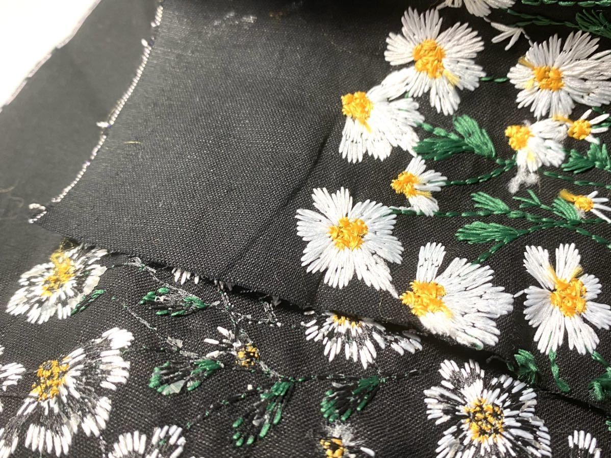 刺繍・シーチング綿、幅130ｃｍ×５０ｃｍ・黒地.菊花の画像4