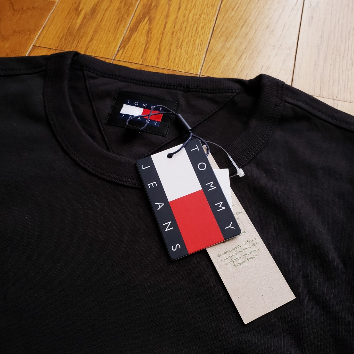 【新品】トミーヒルフィガー Mサイズ TOMMY JEANS ロゴ Tシャツ ブラック ワンポイント トミージーンズ_画像3