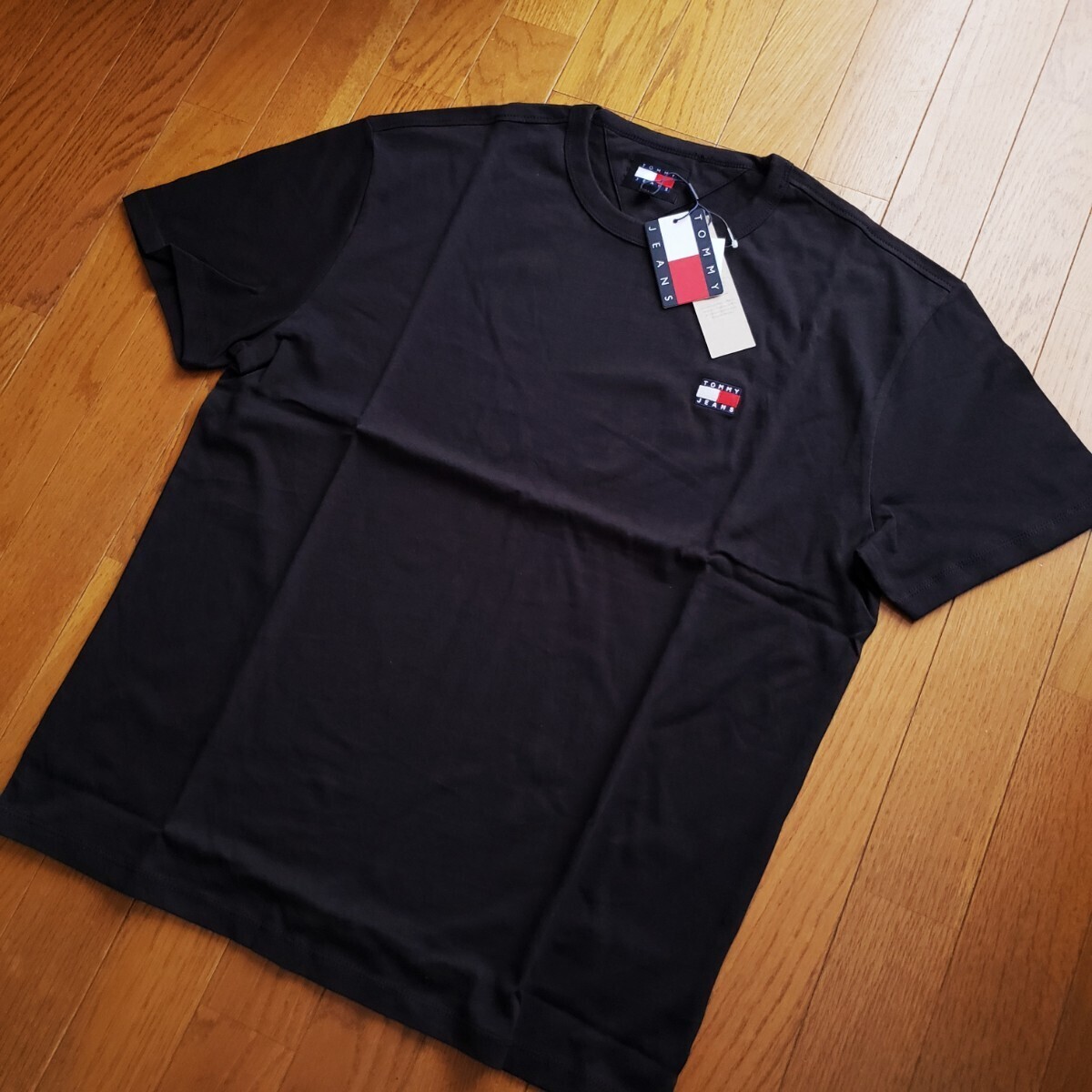 【新品】トミーヒルフィガー XLサイズ TOMMY JEANS ロゴ Tシャツ ブラック ワンポイント トミージーンズの画像2