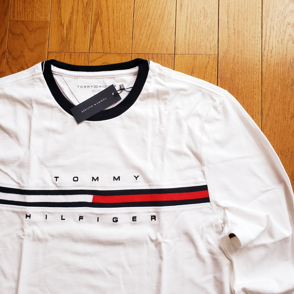 【新品】TOMMY HILFIGER Mサイズ ロンT フラッグロゴ ロングスリーブ Tシャツ ホワイト トミーヒルフィガー 長袖_画像2