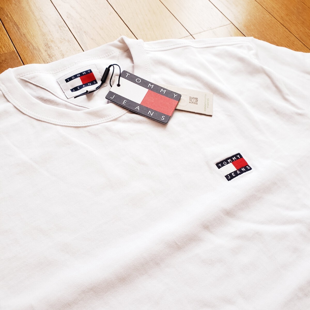 【新品】トミーヒルフィガー Lサイズ TOMMY JEANS ロゴ Tシャツ ホワイト ワンポイント トミージーンズ_画像6