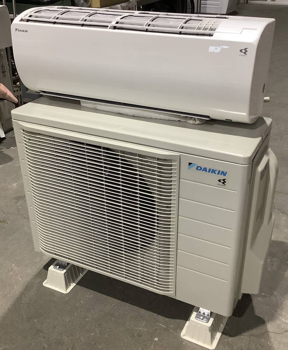 M412【中古・現状品】DAIKIN ダイキン ルームエアコン AN563AEBKP-W/AR563AEBKP おもに18畳用 /200V 2023年製の画像1