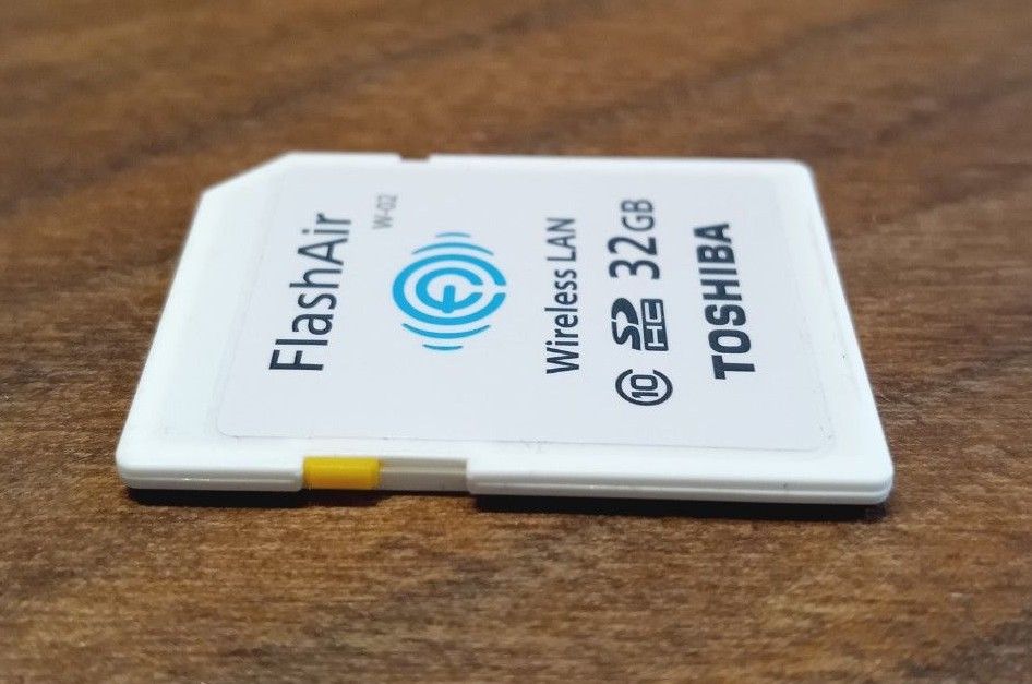 使用少ない 極美品 東芝 FlashAir 32gb  TOSHIBA Wi-Fi SDHCメモリーカード 写真転送