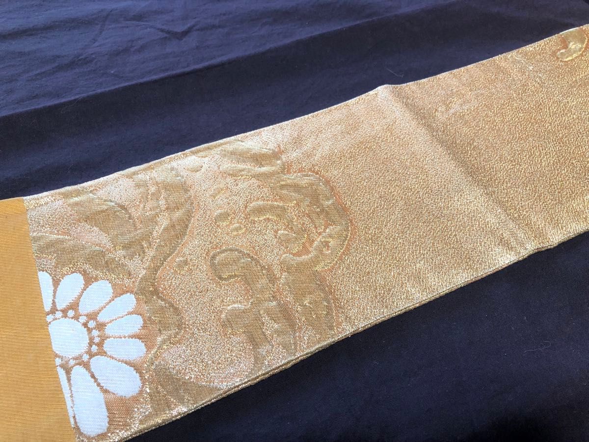 アンティーク名古屋帯】黄土色 金糸 豪華な花の刺繍 流水 お太鼓 アンティーク名古屋帯】黄土色 金糸 豪華な花の刺繍 流水 お太鼓