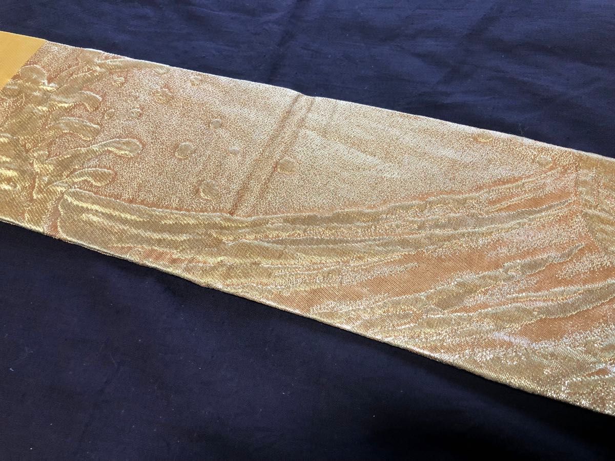 アンティーク名古屋帯】黄土色 金糸 豪華な花の刺繍 流水 お太鼓 アンティーク名古屋帯】黄土色 金糸 豪華な花の刺繍 流水 お太鼓
