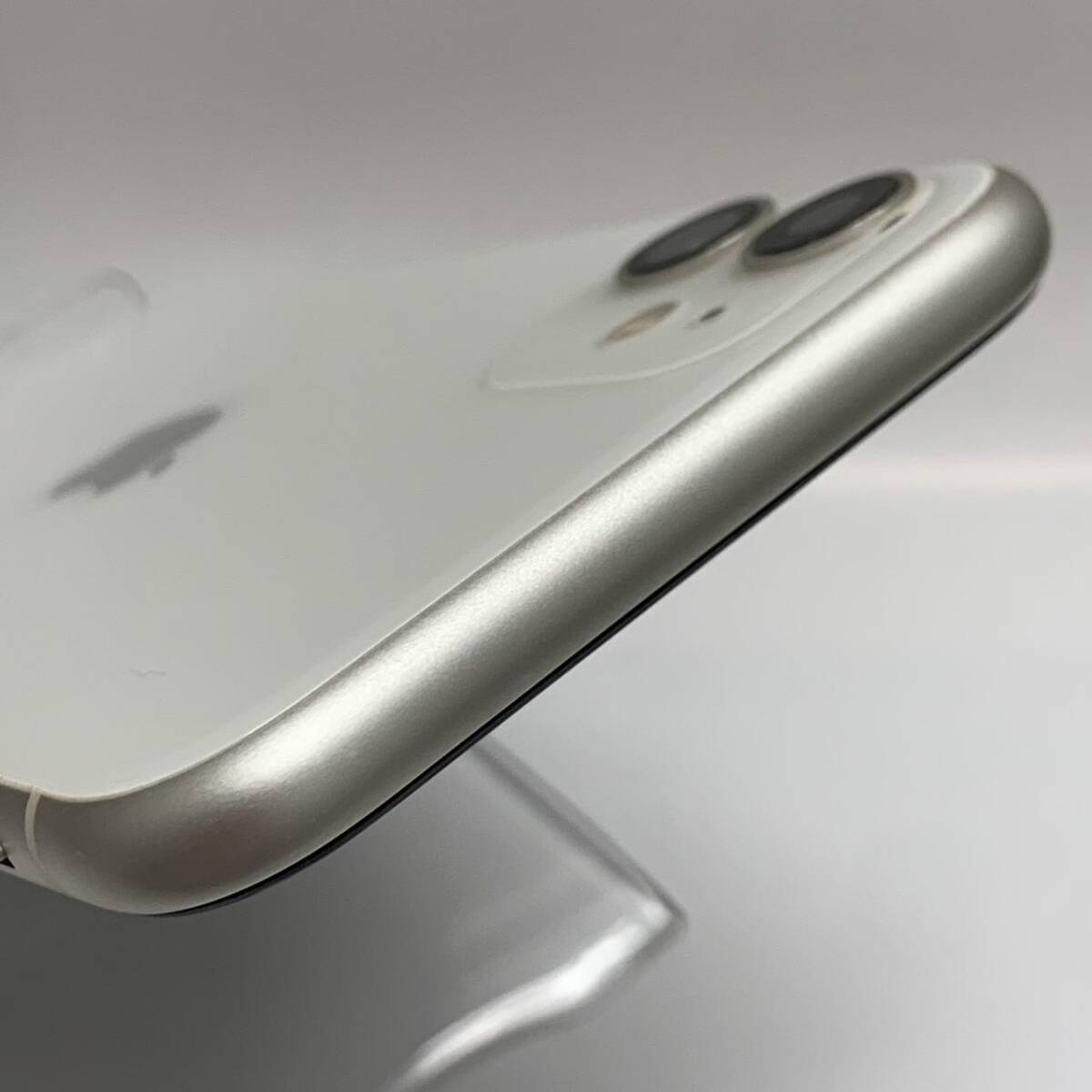 Apple iPhone11 64GB docomo版SIMフリー ジャンク品 バッテリー84％ ホワイト MWLU2J/Aの画像3