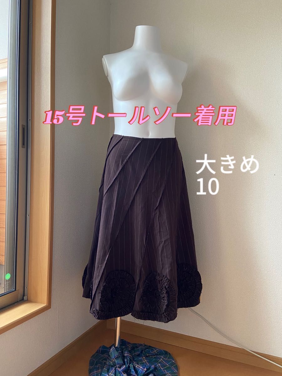 @10 大きめ　大きなお花模様　チョコレート色のスカート