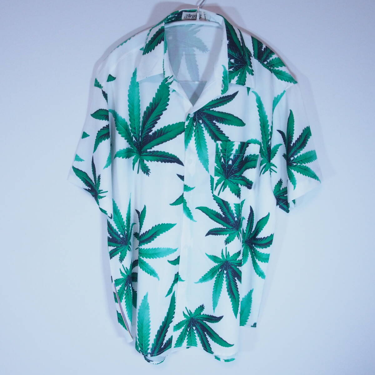 【送料無料】マリファナ柄 アロハシャツ 白 Ｌ マリファナ 大麻 ヘンプ 柄シャツ 半袖シャツの画像1