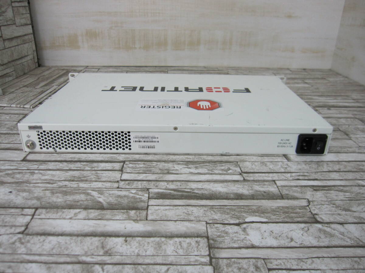 ★☆Fortinet FortiGate-100D UTM 通電確認のみ　現状品☆★_画像3