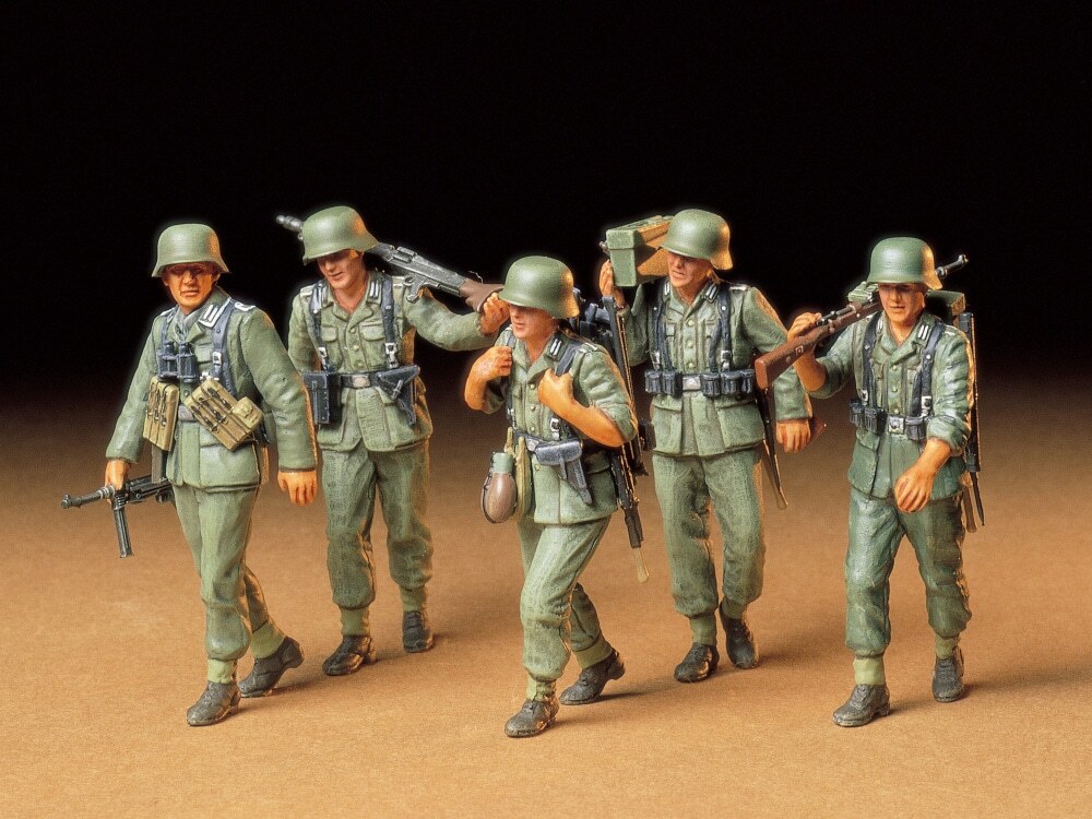 タミヤ TAMIYA 35184 1/35 ミリタリーミニチュアシリーズ No.184 ドイツ機関銃チーム 行軍セット GERMAN MACHINE GUN CREW_画像4