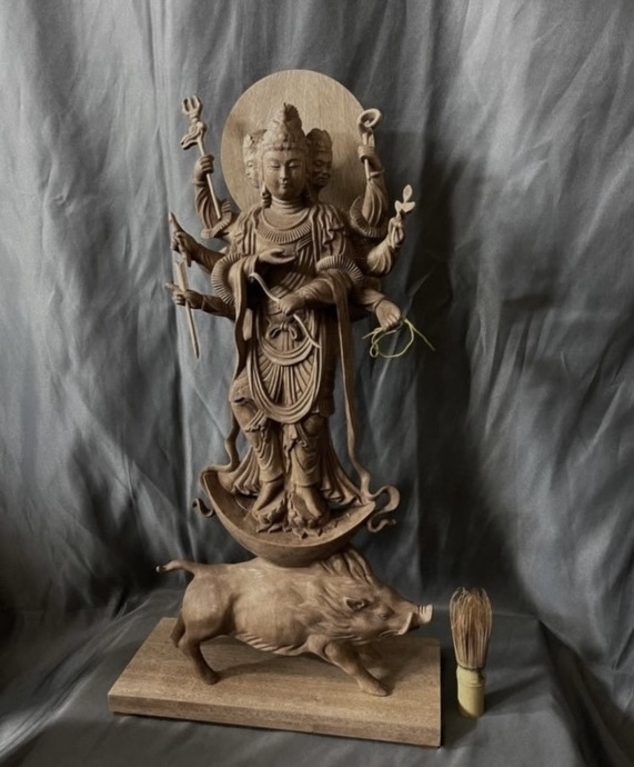 大型57cm仏教工芸品 総楠製 井波彫刻 極上彫 木彫仏像 摩利支天立像の画像7
