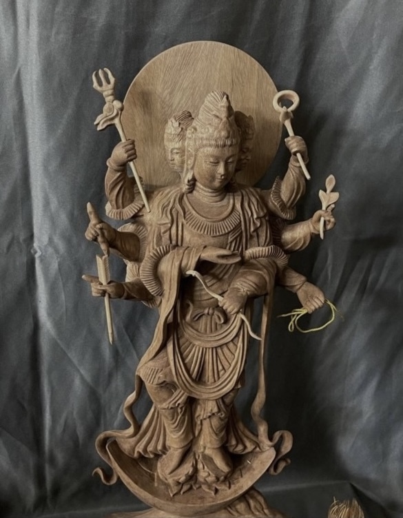 大型57cm仏教工芸品 総楠製 井波彫刻 極上彫 木彫仏像 摩利支天立像の画像5