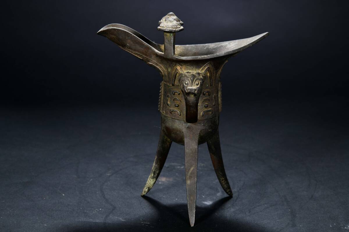 br10360 中国古玩 古銅製 獣耳付 爵 杯 酒器 在銘 時代物 銅置物 高19cm 重654.3gの画像2