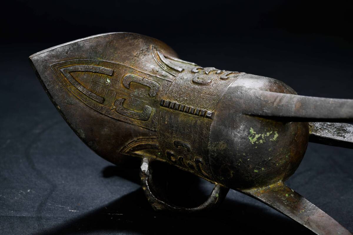 br10360 中国古玩 古銅製 獣耳付 爵 杯 酒器 在銘 時代物 銅置物 高19cm 重654.3gの画像8
