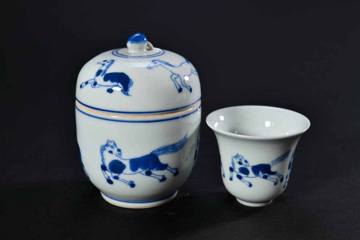br10439 中国古玩 染付 青華 駿馬図蓋物 茶碗 大明成化年製 在銘 煎茶碗 陶磁器 唐物 高10.3cm 幅7.6cm_画像3