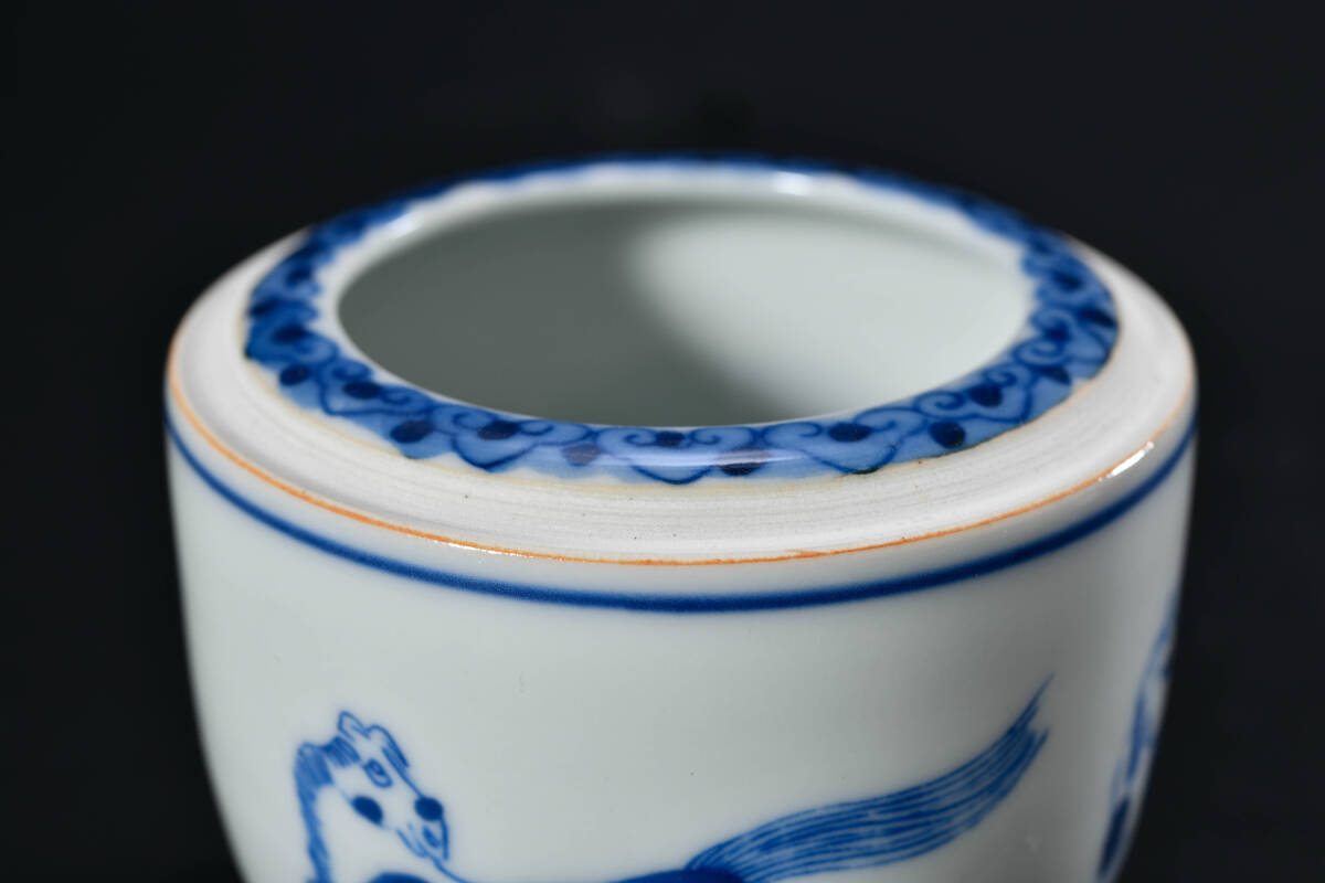 br10439 中国古玩 染付 青華 駿馬図蓋物 茶碗 大明成化年製 在銘 煎茶碗 陶磁器 唐物 高10.3cm 幅7.6cm_画像6