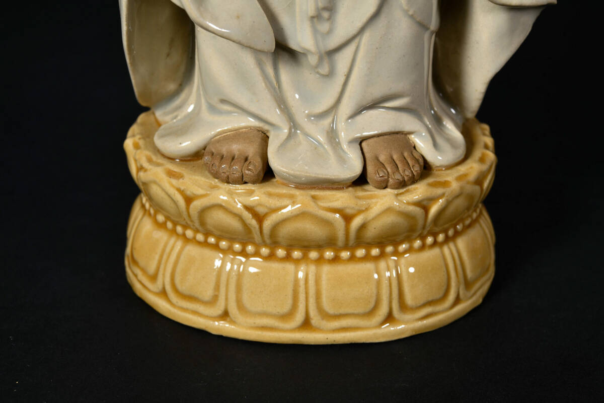 br10457 中国美術 石湾窯仏像 立像 在銘 陶器 陶磁器 置物 唐物 高30.3cmの画像8