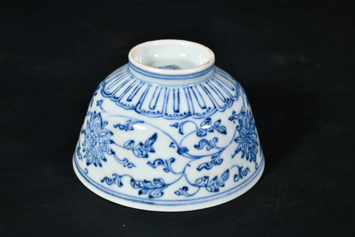 br10496 唐草文染付蓋茶碗 青華 在銘 煎茶碗 陶磁器 唐物 幅9.5cm 高8cm