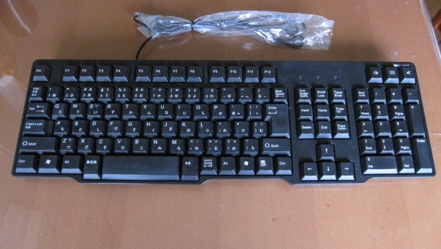 【中古品】サンワサプライ USBキーボード ブラック SKB-L1UBK(箱付き、説明書)の画像1