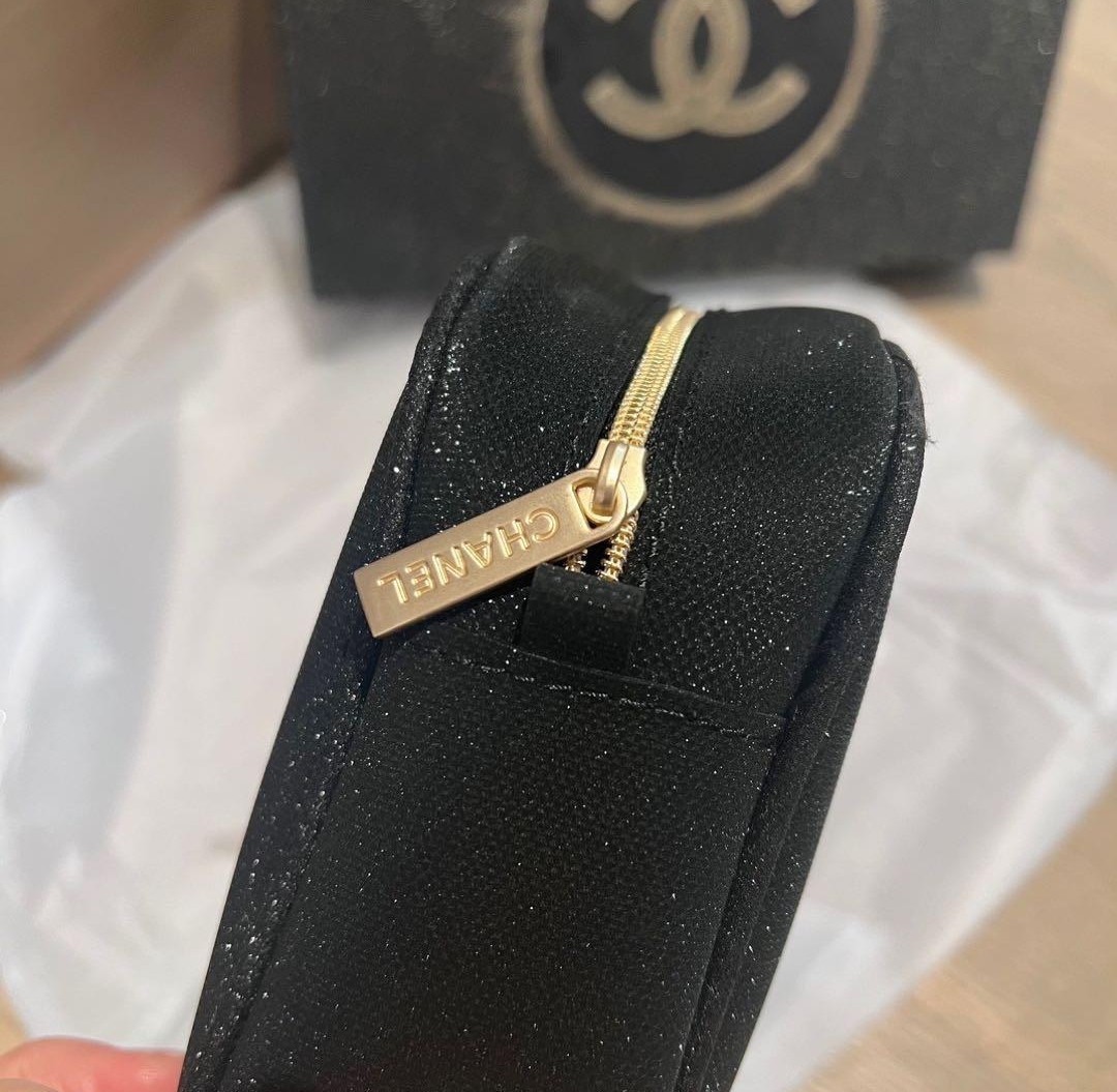 シャネル CHANEL クリスマス ノベルティポーチ 化粧ポーチ 黒 シャネル CHANEL クリスマス ノベルティポーチ 化粧ポーチ 黒