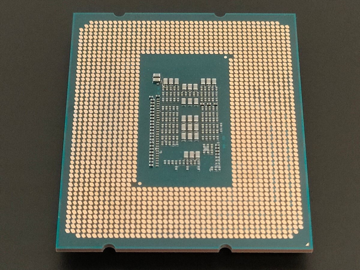 Intel Core i3-12100F 【CPU】