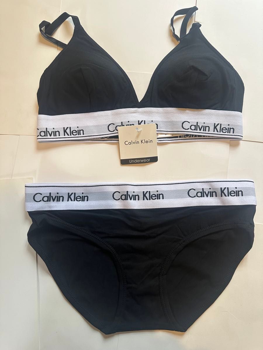 下着Calvin klein CK新品未使用カルバンクライン　ブラ&ショーツセット　上下セット　グレーとブラックセット  Sサイズ