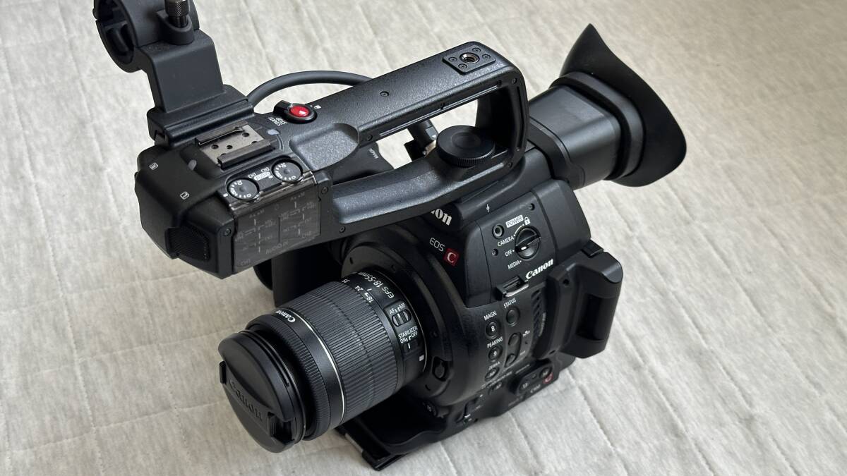 Canon EOS C100MK2 デジタルシネマカメラ ボディー(EFマウント) EOS C100 Mark IIの画像1