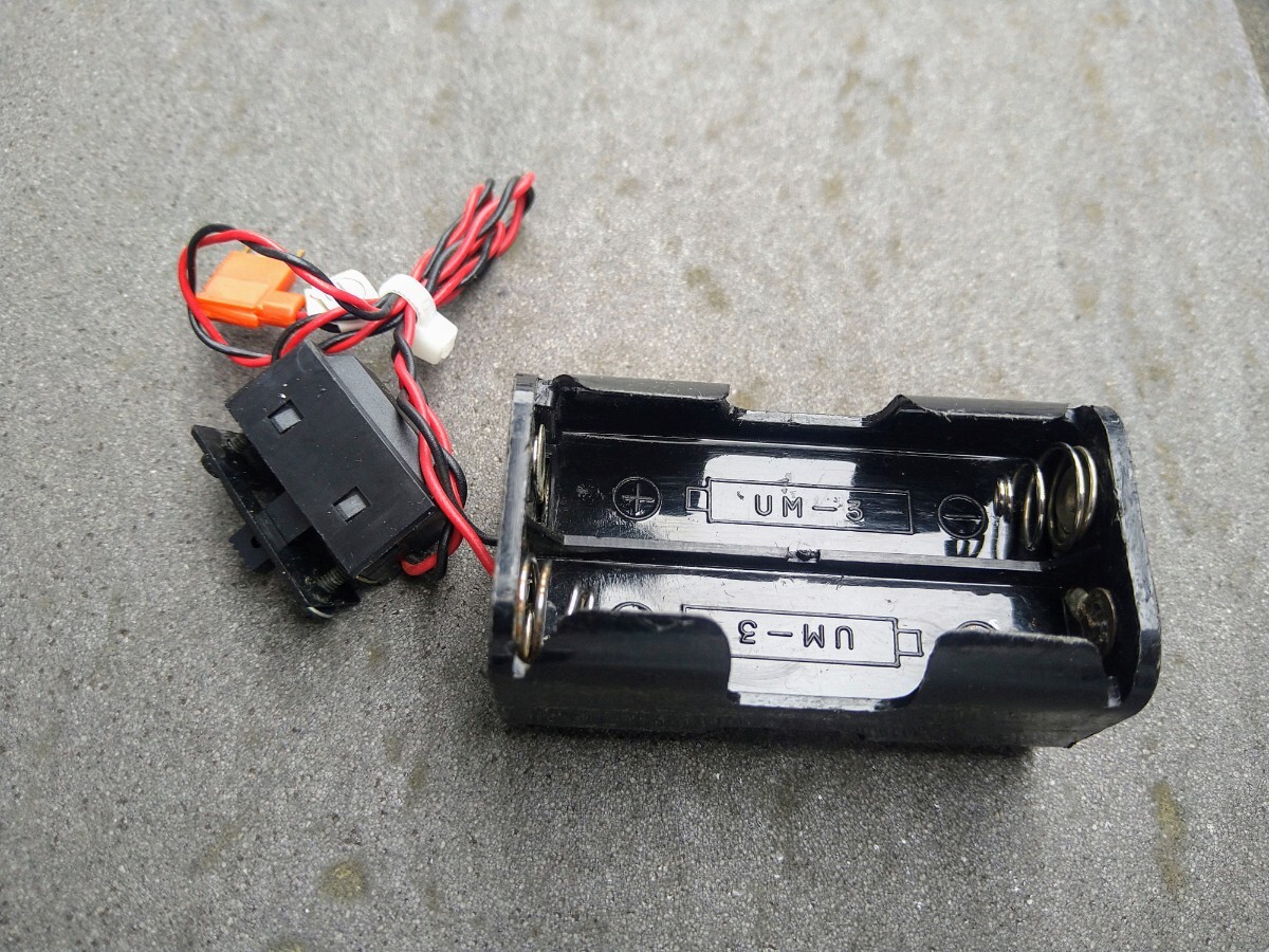 フタバ　双葉　電池ボックス　電池ケース①　電源スイッチ付き　旧フタバ３ピンコネクター　40年程前のレトロ品です_画像1