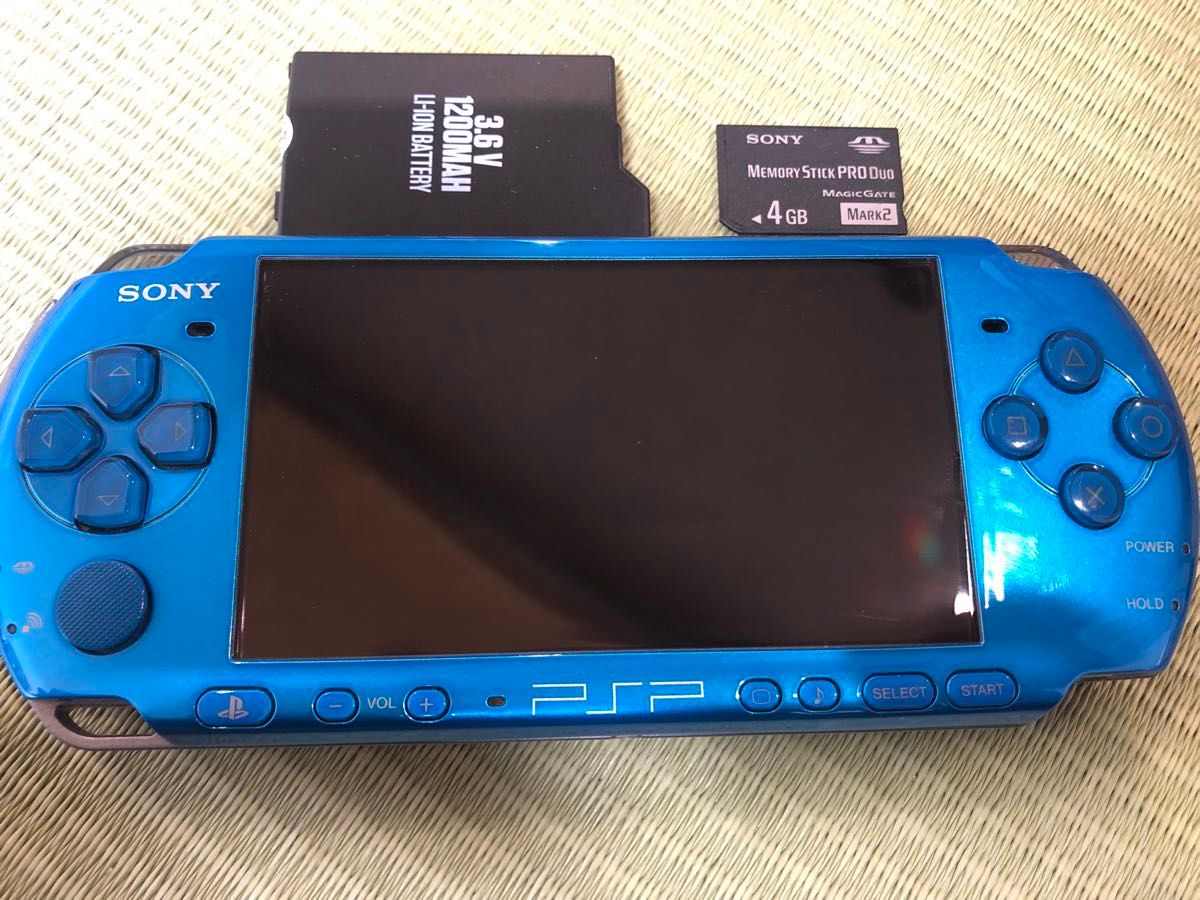 見た目新品同様　無傷　極上美品　PSP3000 バイブランドブルー　丸ボタンゆるい　メモリースティック　バッテリー付き