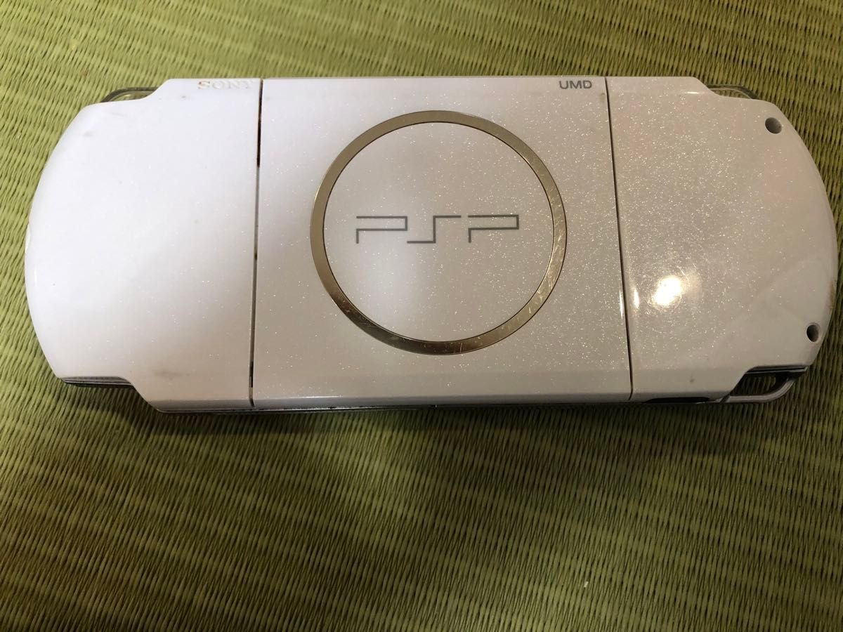 動作確認済み　PSP3000 プレイステーションポータブル PSP-3000 パールホワイト 動作品 充電器の接触悪い