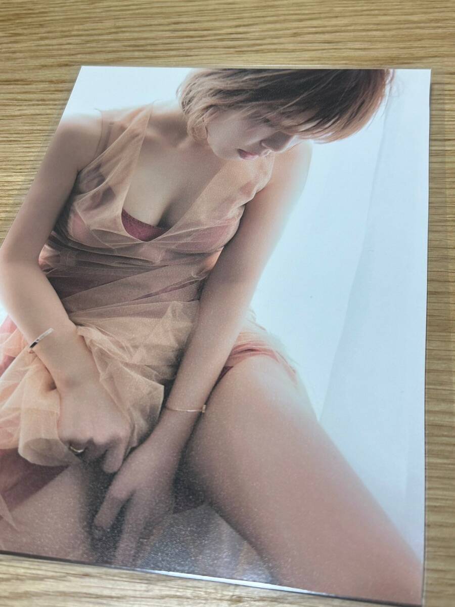 【100μラミネート加工】AAA 宇野実彩子 水着 A4 雑誌切り抜き 2ページ 3面【グラビア】Bloomin 表紙の画像3