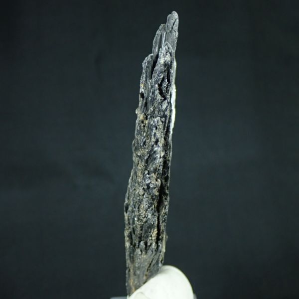 ブラック カイヤナイト 原石45g サイズ約98mm×40mm×12mm ブラジル ミナスジェライス州産 藍晶石 kbt074 天然石 パワーストーン 鉱物の画像5