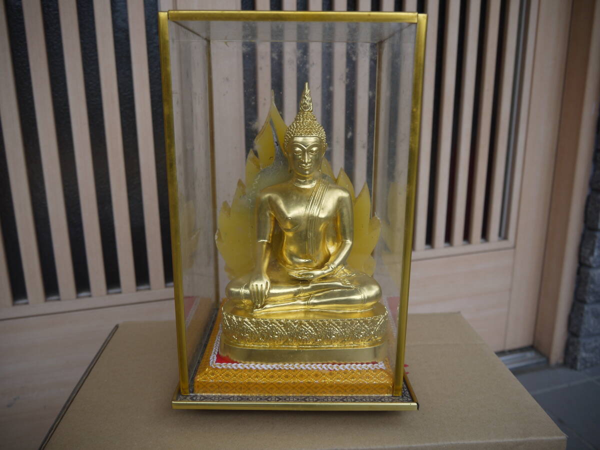 【A40403】タイ仏像 坐像 真鍮 塗金 工芸品 ケース付き_画像1