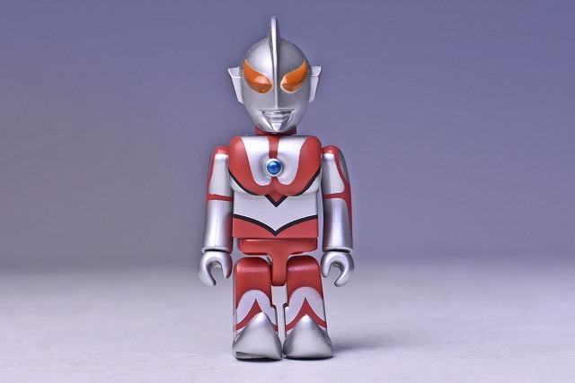 【グリコマンとビスコ君＆ウルトラマン キューブリック】★ニセ・ウルトラマン★純正ディスプレイケース付★KUBRICK★MEDICOM TOY★_画像3