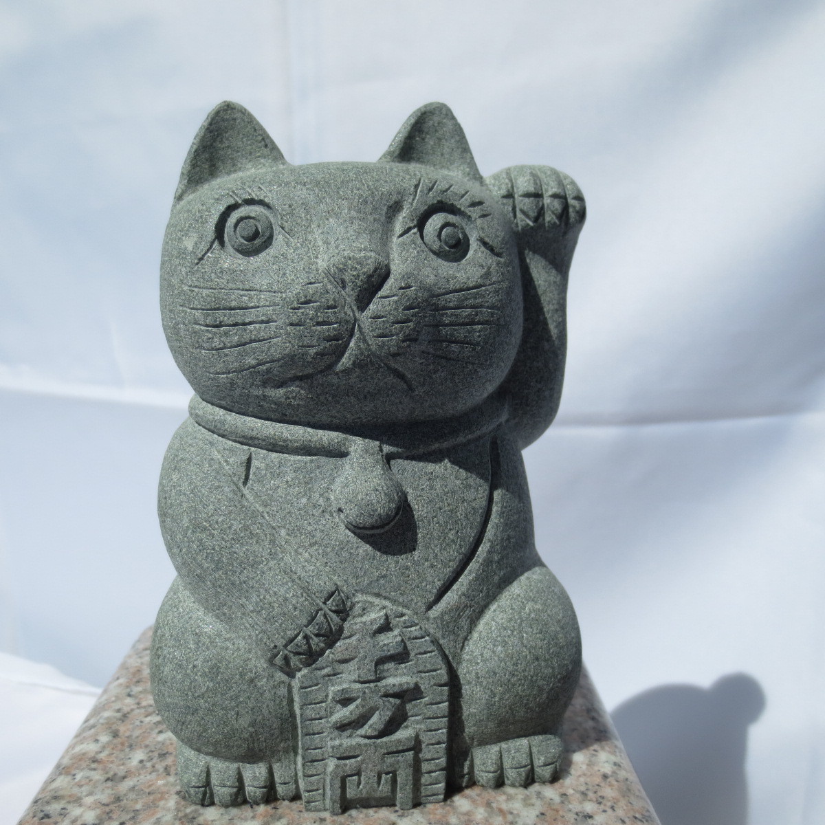  maneki-neko . luck . luck . whirligig .... cat cat Cat left hand .... compilation customer up .. stone G612 size 8.5x7x12.5cm 1.2kg
