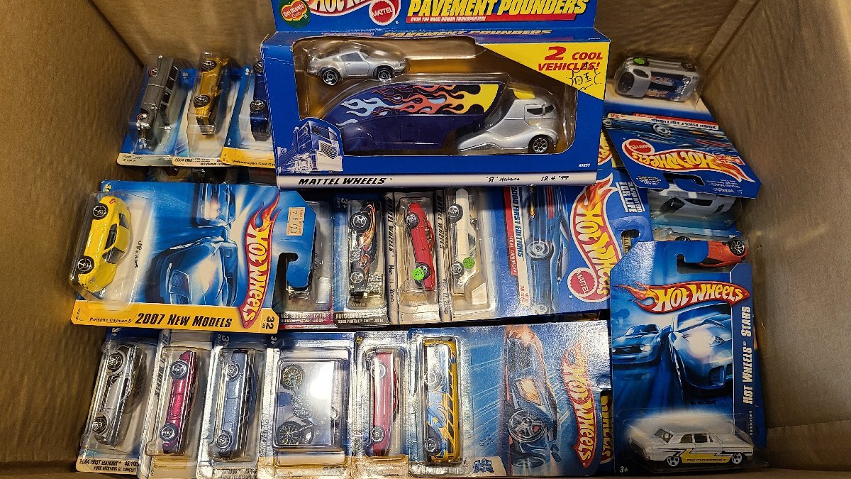 【HOTWHEELS　ホットウィール　まとめて150台超　開封＆未開封品　ダブり不明　写真でご判断ください　中古　ばら売り不可】_画像1