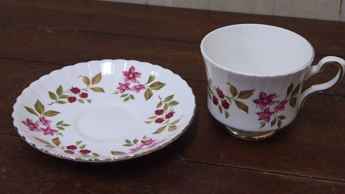 中古品☆ＲＯＹＡＬ　ＳＴＡＦＦＯＲＤ☆Ｅｌｉｚａｂｅｔｈａｎ☆カップ＆ソーサー☆２点セットｕｒｉ☆４０４Ｓ４－Ｊ１４２２８_画像7