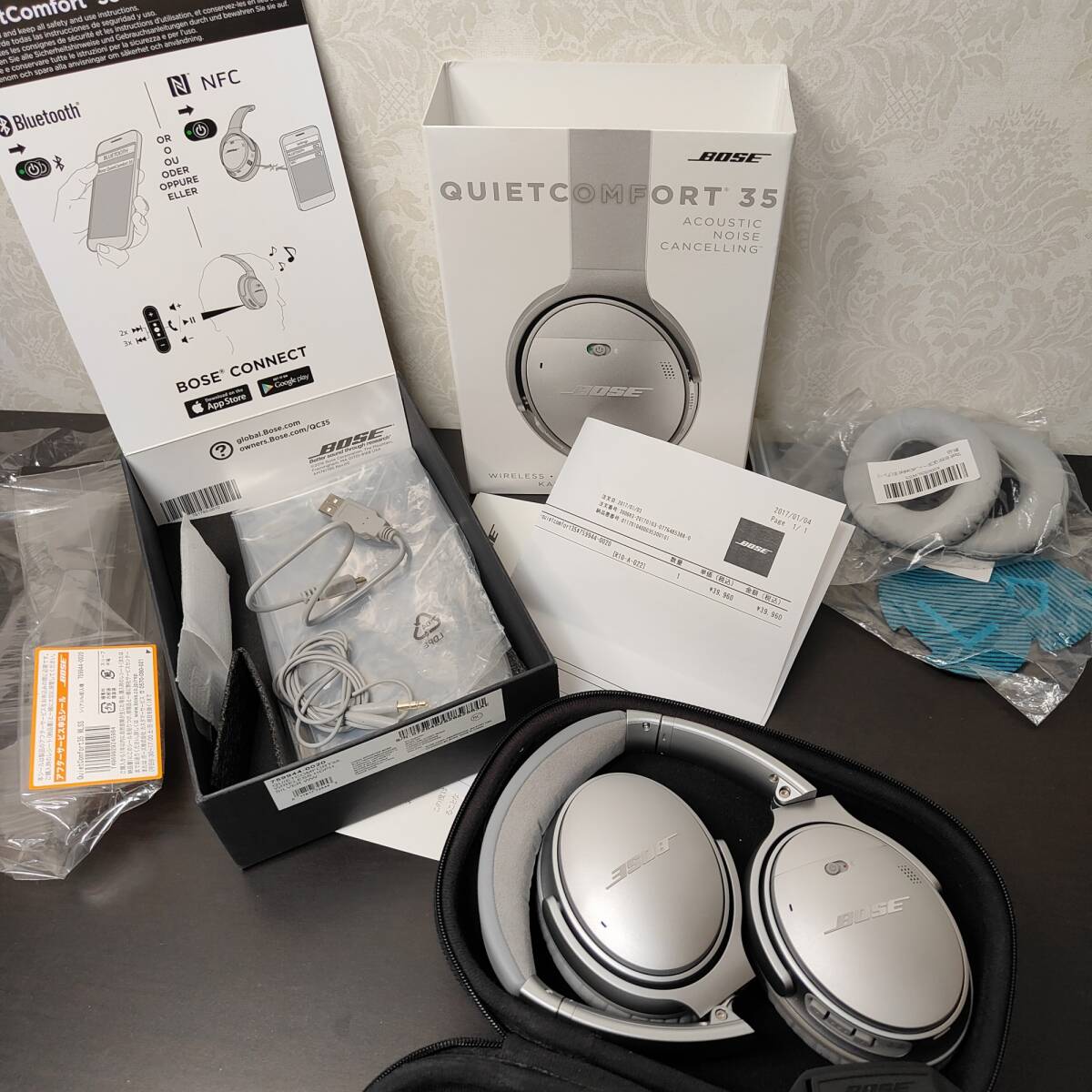 【送料込み】Bose QuietComfort 35 QC35 シルバー　Bluetoothノイズキャンセリングヘッドフォン 付属品完備　交換用パット付き！_画像6