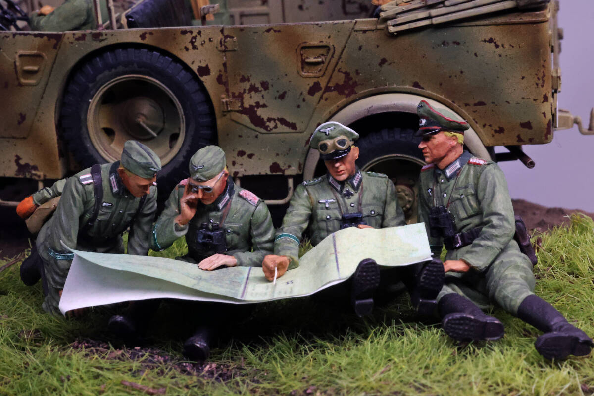 グロスドイッチュラント装甲擲弾兵師団野戦会議中ダイオラマ完成品の画像1