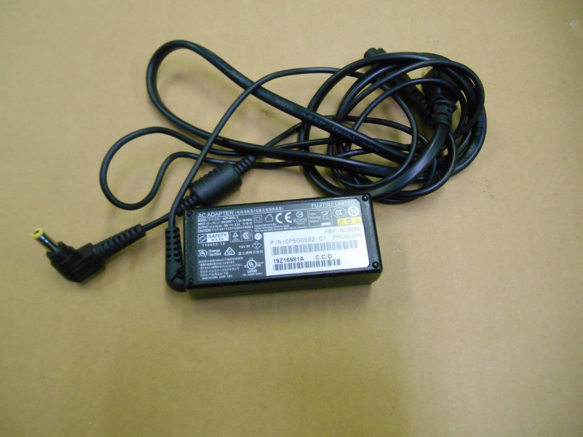 FUJITSU ACアダプタ ADP-40HH A FMV-AC326C 19V=2.1A 外径5.5 内径2.6 (79_画像1