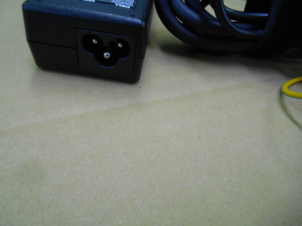 DELL AC adapter 65W LA65NS2-01 19.5V 3.34A outer diameter 4.5 inside diameter 3 (8