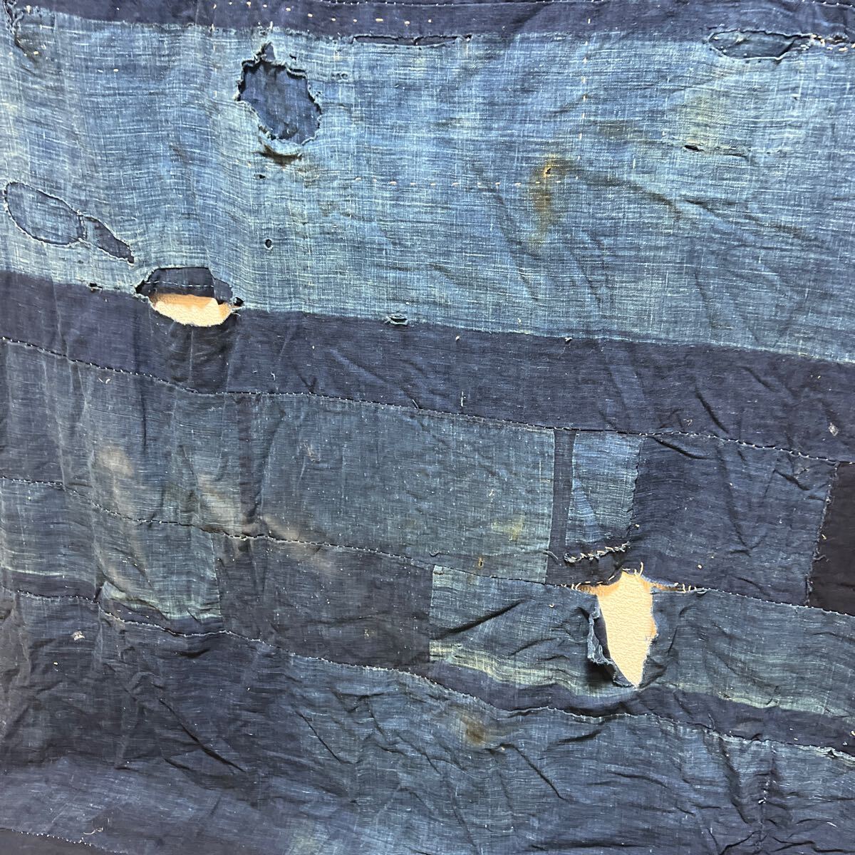 ⑳カスリ放出 倉吉絣 藍染 かすり 古布 生地 素材 パッチワーク 希少 継ぎ接ぎ ボロ リメイク 手芸 裁縫 はぎれ 長期保存 225×135cmの画像4
