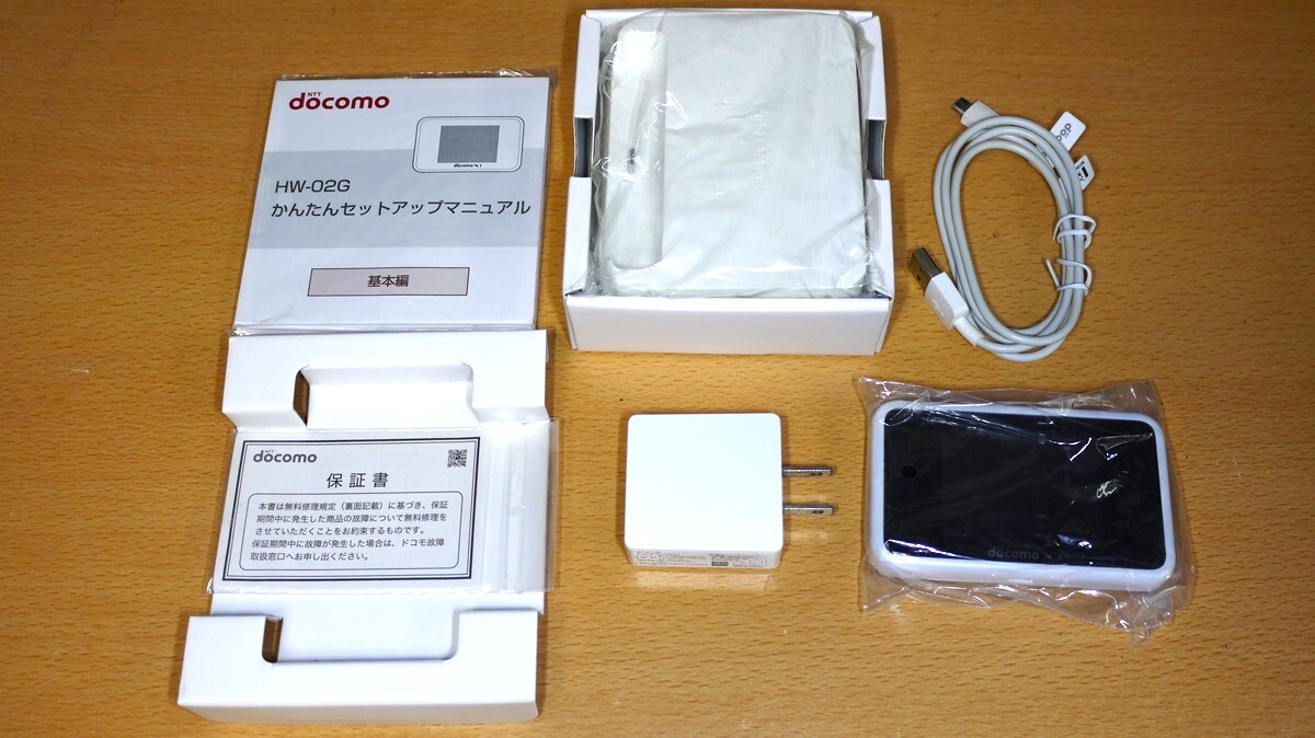 【中古美品】★良品★docomo★HW-02G★ホワイト クレードル付き#2の画像1