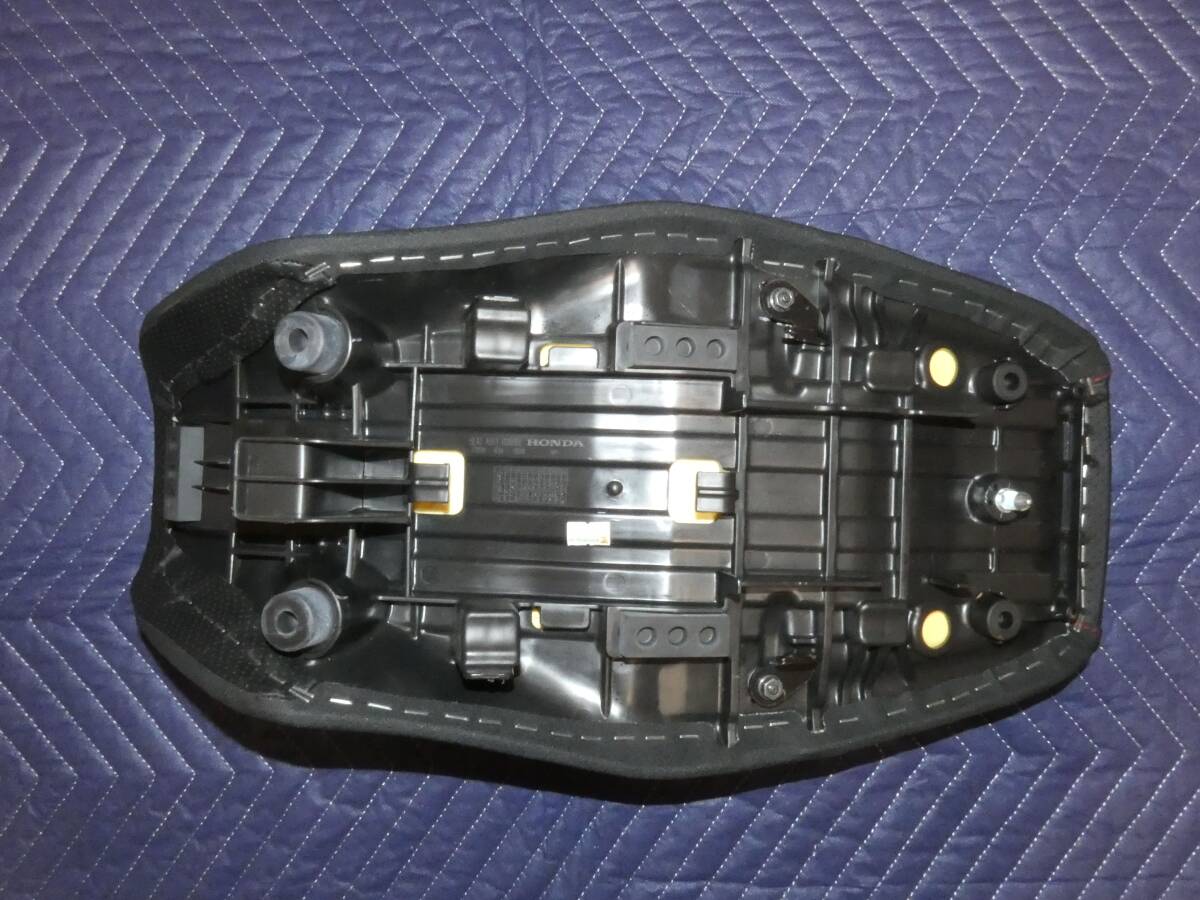 グロム　13-15 JC61 前期　キタコ製　アイディアルシート ブラック/レッドステッチ　中古品　610-1432000_画像8