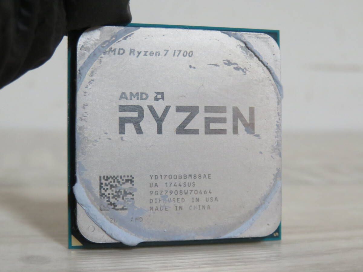 AMD Ryzen 7 1700 CPU の画像1