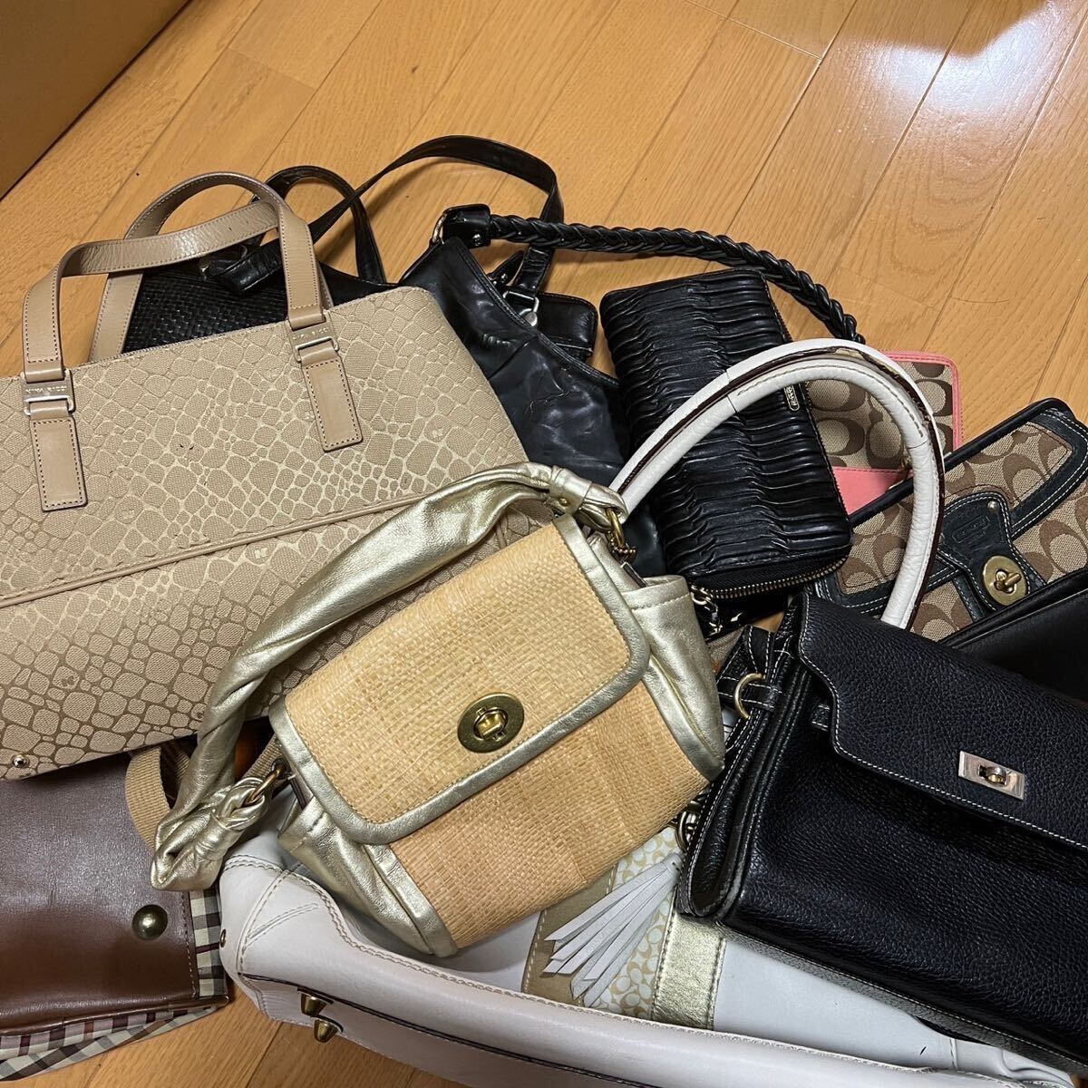 1円スタート バッグ 財布 まとめ 人気ブランド coach コーチ ferragamo フェラガモ の画像1